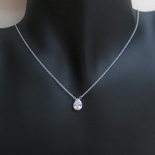 Collier solitaire goutte