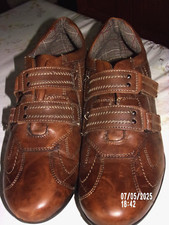 1 paire de derbies scratchées