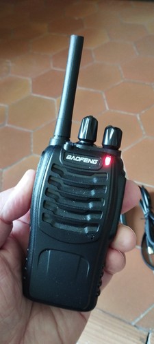 Une paire talkie walkie uhf - une,