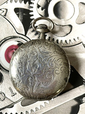 MONTRE DE GOUSSET en ARGENT CR & Cie  gravé de fleurs a