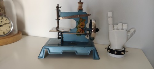 Machine coudre ancienne - à,