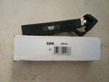 Dénudeur de câbles pivotant