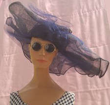 Neuf grand chapeau - chapeau, cÉrÉmonie