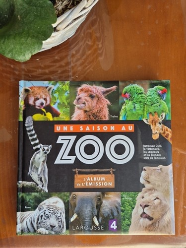 Livre une saison zoo - une,