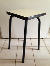 Tabouret  Vintage en Formica jaune vert pale    AN 50's - 60's -  70  1
