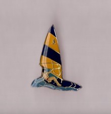 pin's planche à voile