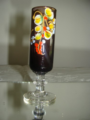 Tres joli ancien petit verre - joli,