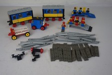 LEGO VINTAGE DE 1980  TRAIN 7710 + 7 FIGURINES + RAILS + VÉHICULES EN TBEG