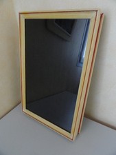 Vitrine murale en bois et verre