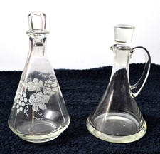 Lot de deux carafes en verre