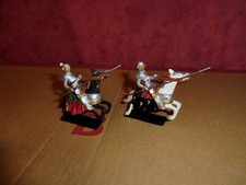 DEUX CHEVALIERS MOYENS AGE PLOMB - CBG ? BRITAINS ? 