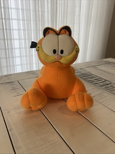 Vintage garfield sitting back - vintage,
