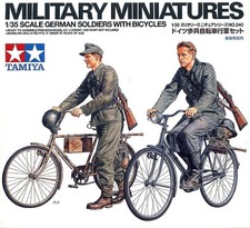 SOLDATS ALLEMANDS A VELO