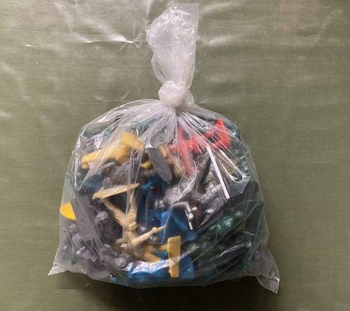 Starlux soldats en plastique - /,