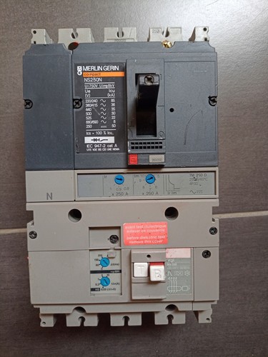 Interrupteur ns250n4 p31780 - ns250n4,
