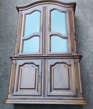 Buffet à deux corps mouluré