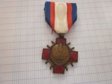 CROIX D HONNEUR DES BRANCARDIERS DE LA LIBERATION AOUT 1944 CROIX ROUGE FRANCAIS