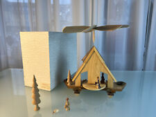 Figurine pyramide de Noël 26 cm x 29 cm état voir photos