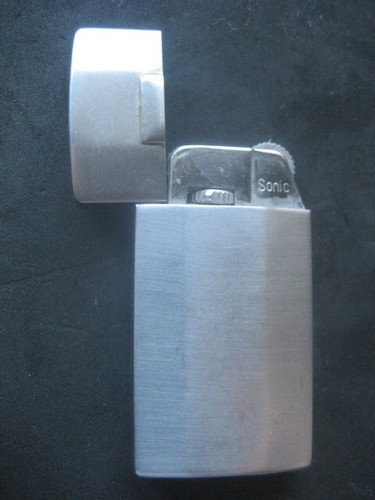 Ancien briquet gaz penguin - À,