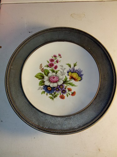 Vend assiette porcelaine - en,
