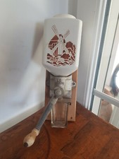 Ancien moulin à café mural