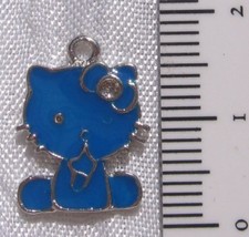 PENDENTIF BRELOQUE CHARM CHAT BLEU PERLE EN METAL ARGENTE 15MM *B91