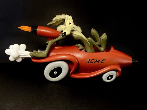Figurine coyote roadrunner - coyote,