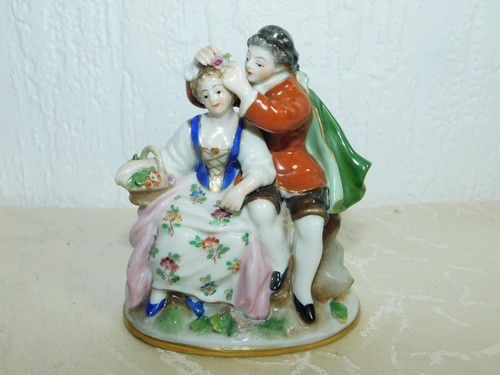 Porcelaine figurine galante - ",
