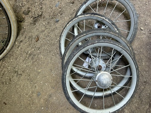Lot roues pour voiture - de, à