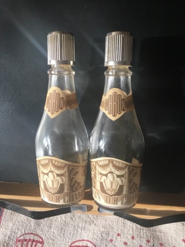 Lot deux flacons - deux, vides