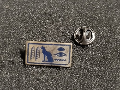 Pin plaque language - plaque,