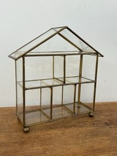 Etagère À Bijoux / Bibelots en verre et laiton , Forme Maison , H: 18cm / L:15cm