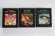 Lot 3 cartouches ATARI 2600 : Space Invaders + Yars' Revenge + Berzerk .