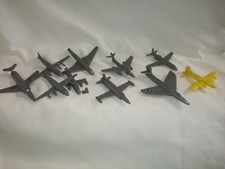 Lot de 5 avions miniatures plastique + 5 incomplets - jouets prime  années 1960