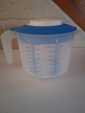 tupperware pichet doseur ,bol mélangeur de 2l