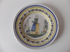 ancienne  assiette en Faïence de QUIMPER  signée HB