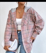 CHEMISE POLAIRE LEGER DOUCE CARREAUX ROSE GRIS CAPUCHE GRIS T. L = 42 44 NEUF