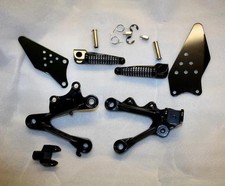 PLATINES REPOSES PIEDS