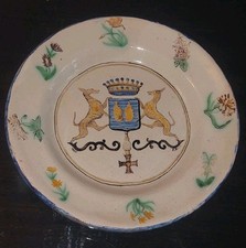 Rare assiette En Faience Decor Blason De 1867 Signée P.Blot  Cul Noir 