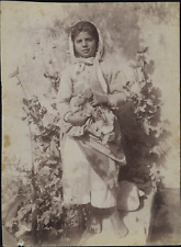 Wilhelm von Gloeden, enfant, costume de Sicile, 1900  Vintage print. Tampons hum