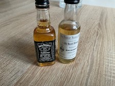 Lot 2 mignonnettes whisky voir