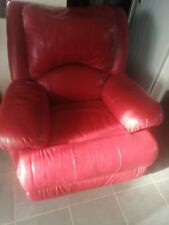 Canapé 165cm et un autre 220cm qui s'allonge. Un fauteuil. Simili cuir bordeaux 