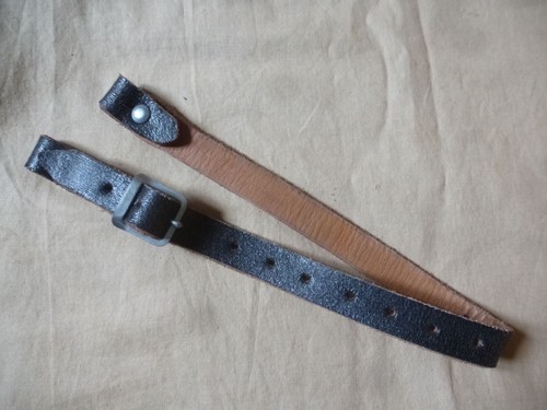 Jugulaire cuir date 1942