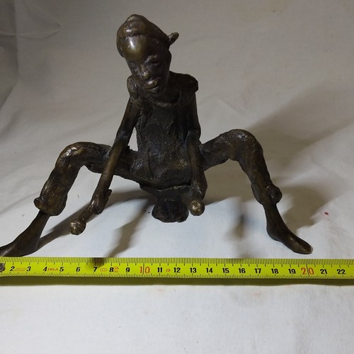 Sculpture personnage assis - , en