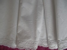 Beau drap avec DENTELLE et