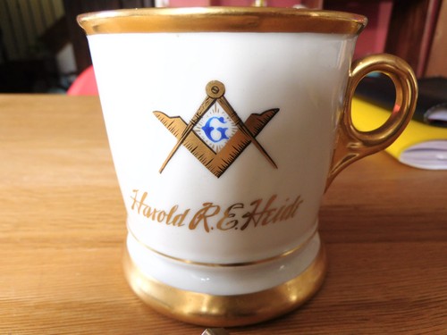 Ancienne grande tasse - ancienne,