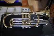 cornet à piston de marque BLESSING avec embouchure VINCENT BACH CORP   1½ C
