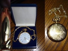 JOLIE MONTRE  A GOUSSET  MARQUE KIPLE PLAQUE OR