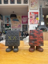 kaws wonderwall 2010 black and