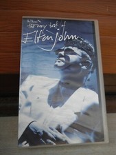 K 7 VHS ELTON JOHN  THE VERY BEST OF  PY 700 de  1990+ BIOGRAPHIE